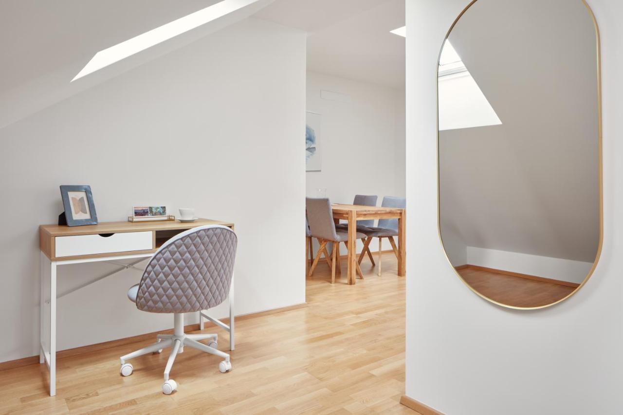 Bright Apartment In New Town By Prague Days Buitenkant foto